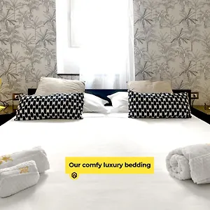 Yellow Butterfly House Holiday Roma